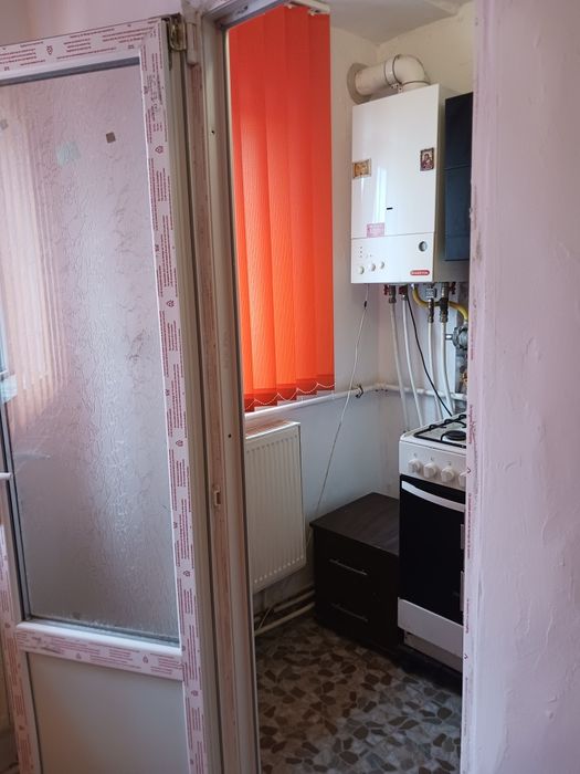 Închiriez Garsonieră.