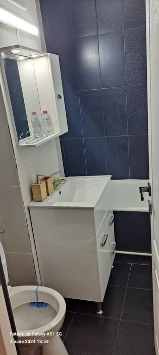 Închiriez Garsonieră-zona centrală