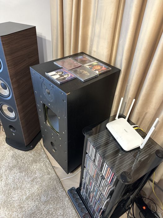 vand o pereche de boxe Spendor SA3 (de studio)