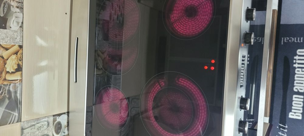 Mobila de bucatarie cu electrocasnice