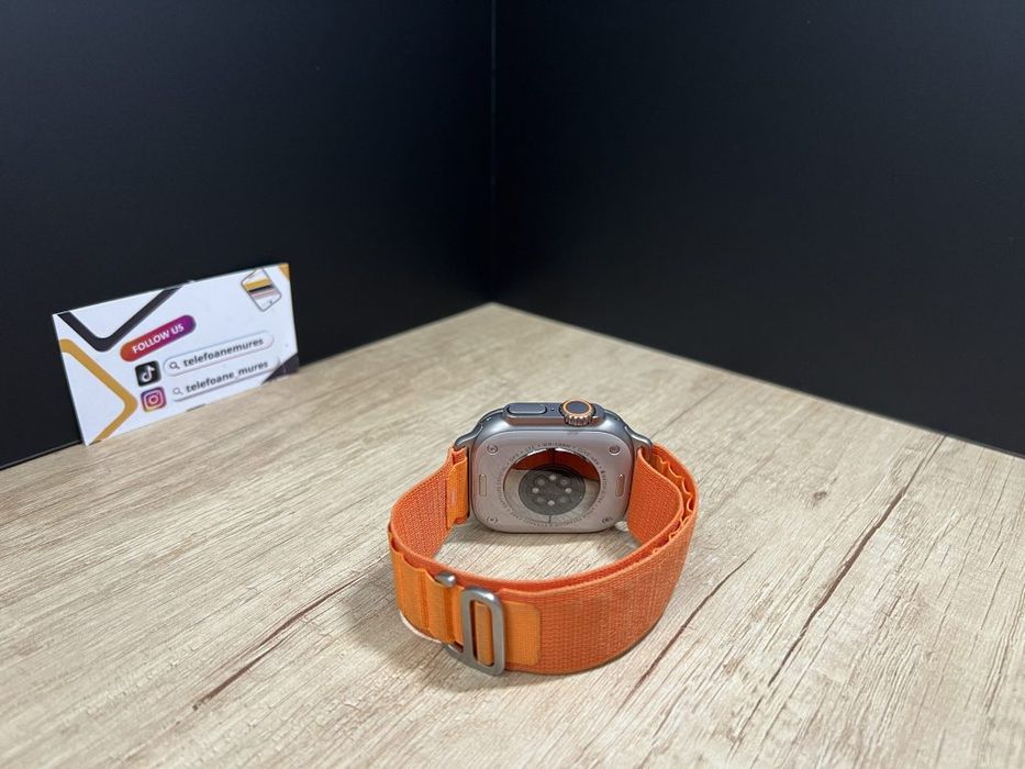 Apple Watch Ultra 49mm Natural Titanium Orange Alpine Loop Second-Hand