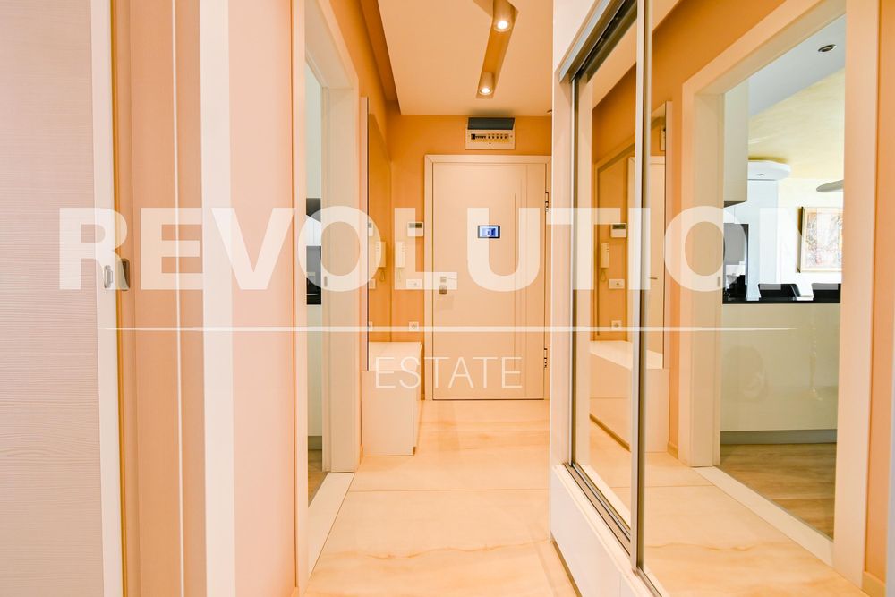 Дава се под наем Тристаен апартамент в София, Център - 119 кв.м за 1200 € - Снимка #4