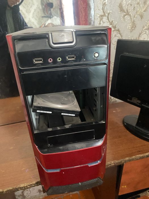 Компютер с монитормен