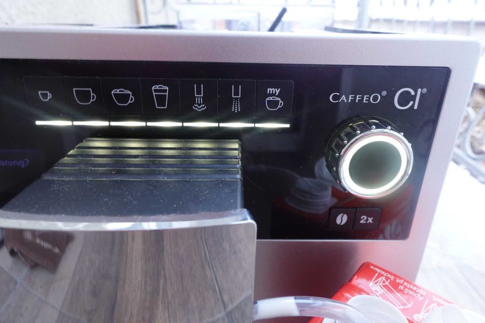 Melitta Caffeo CI cu functia cappuccino stil italian si latte macchiato