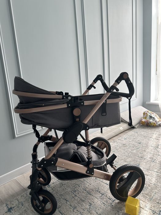 Детская коляска в отличном состаяний