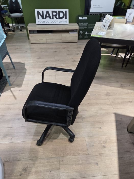 Офисное кресло чёрный цвет