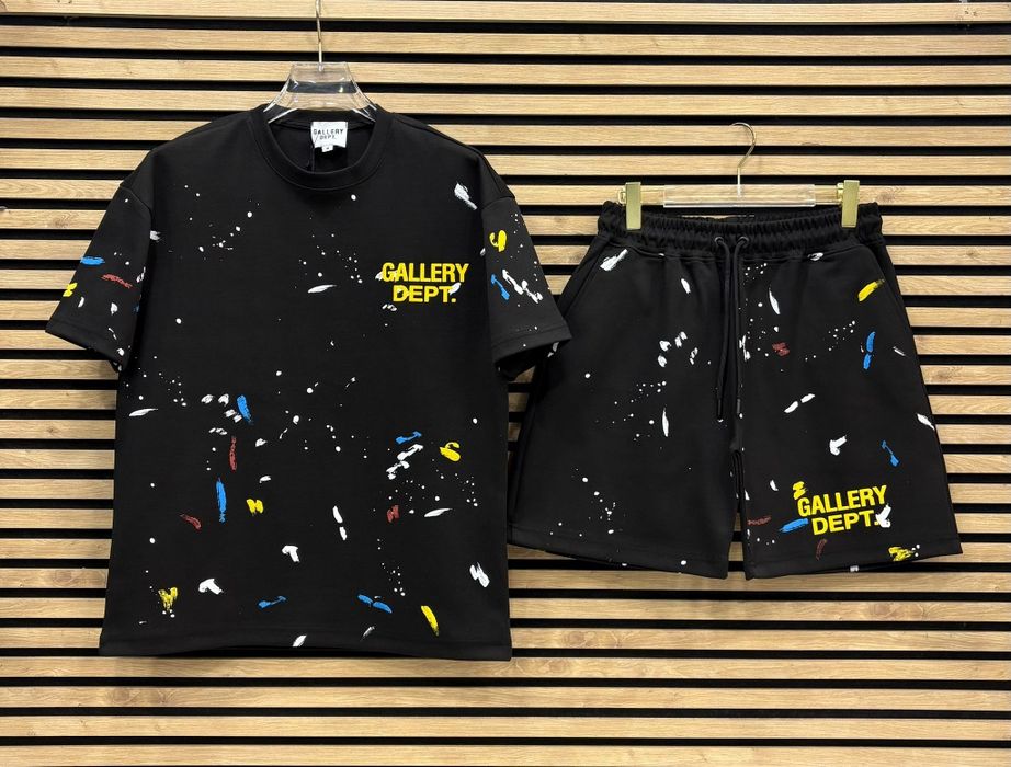 Compleu alb negru Gallery dept  / Essentials  / syna world