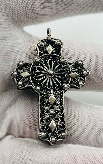 Филигранен сребърен кръст
