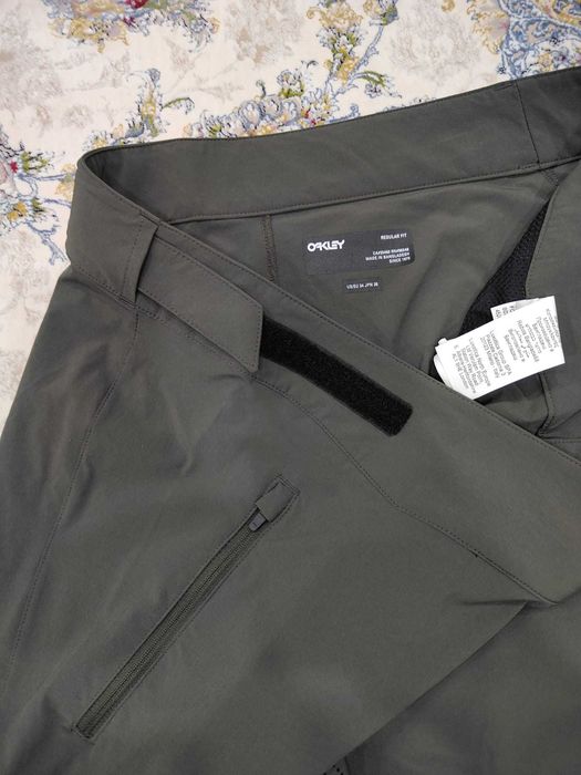 Pantaloni scurti de ciclism Oakley , 34 L , de Drumetii , material elastic , Verde Kaki