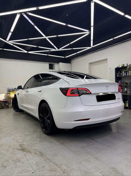 Tesla model 3 dual motor 4500 km yurgan toza