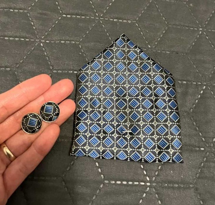 Costum bărbătesc ocazie Boldman nr 48–ca nou+cămașă și accesorii CADOU