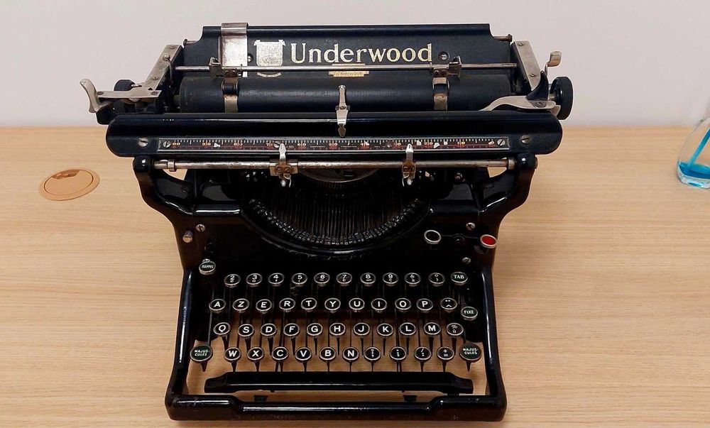 Стара пишеща машина Made in USA