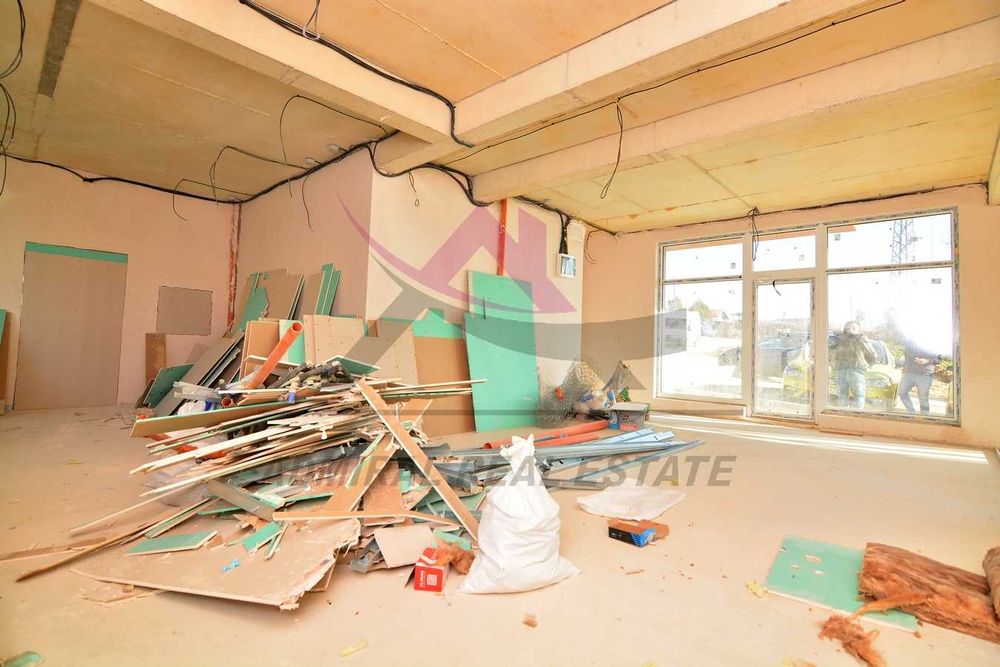 Дава се под наем Офис в Варна, Изгрев - 190 кв.м за 1700 € - Снимка #2