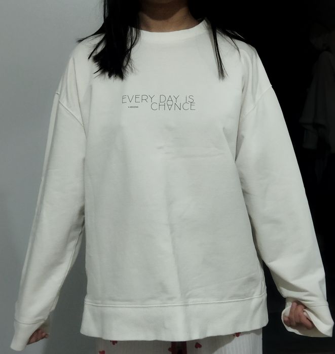 Женские брюки, и толстовка