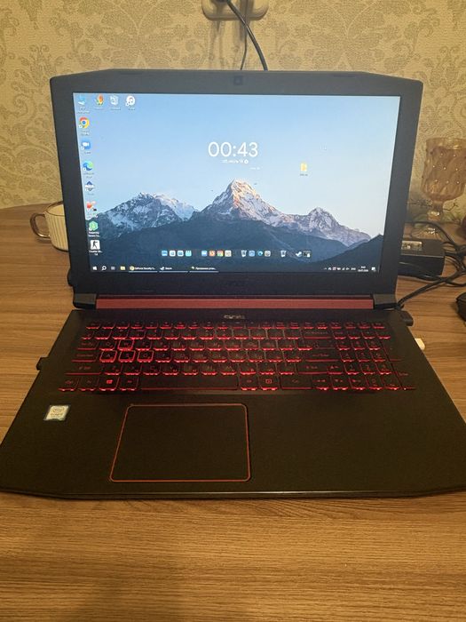Обменяю iphone 16 и ноутбук acer nitro