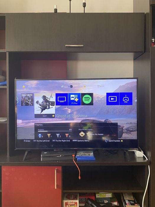 Vând playstation 4 slim