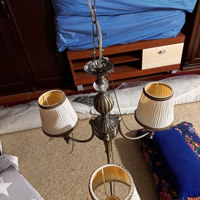 Продается люстра