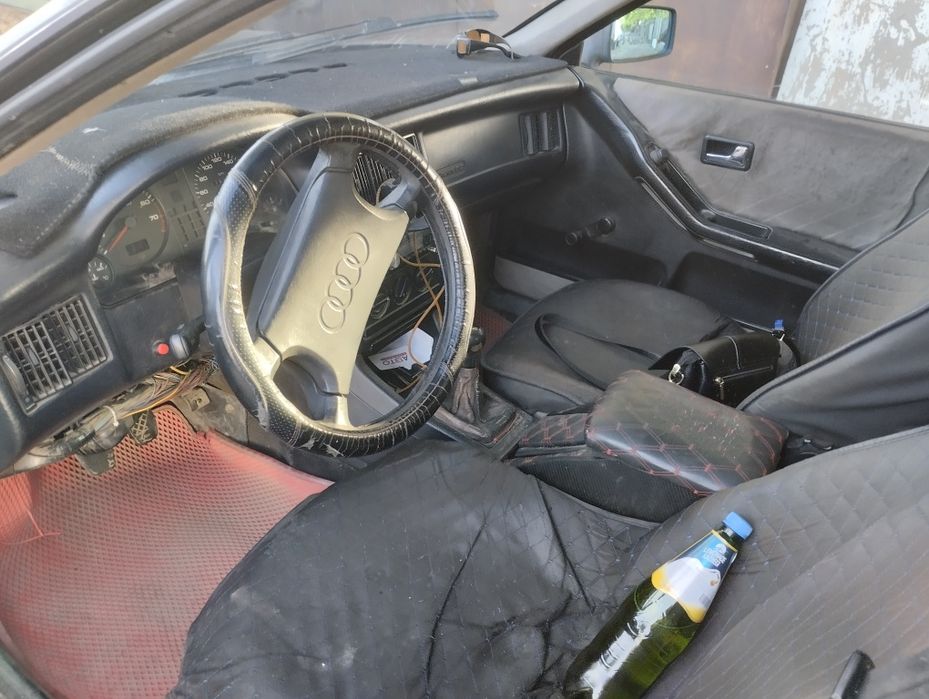 Машина Ауди 80 б4