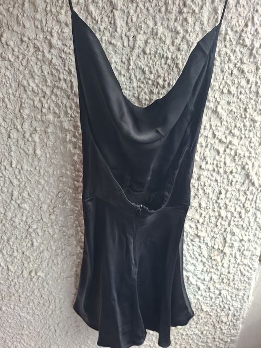 Черна сатенена рокля  Zara