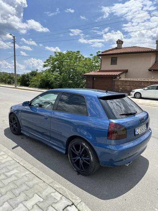 Audi A3.