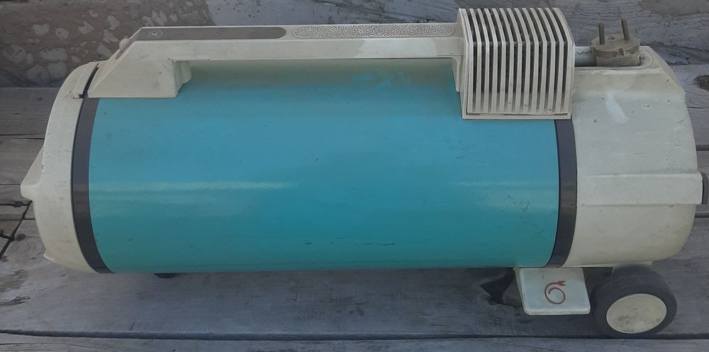 Пылесос советский. Ретро техника.