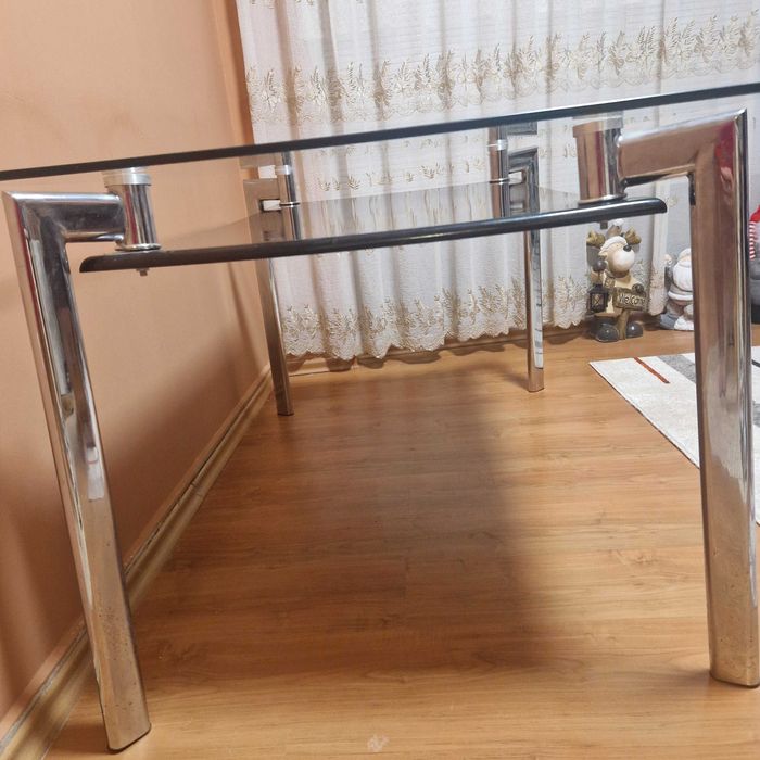Трапезна стъклена маса