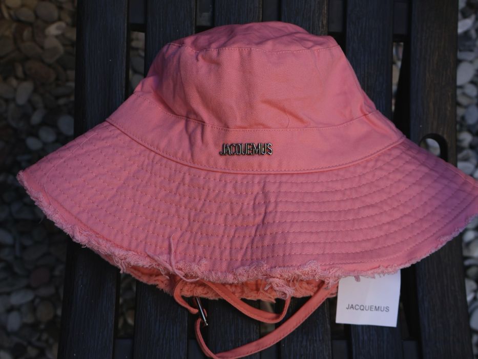 Дамски шапки Jacquemus