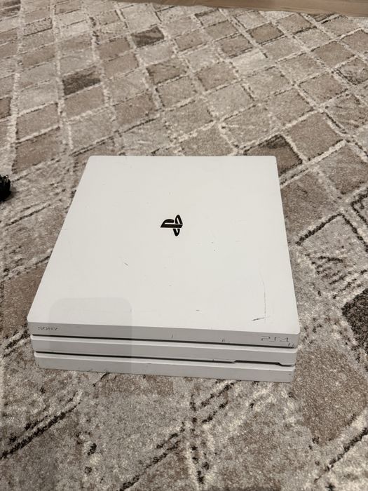 Ps4 pro 1 TB с играми и джостиками