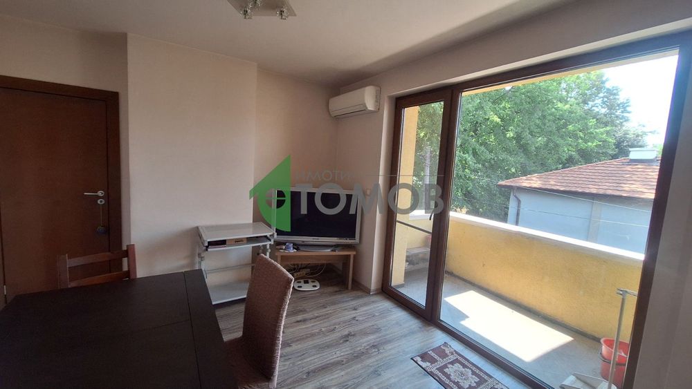 Прекрасно обзаведен и оборудван тристаен апартамент с гараж в кв. Сам