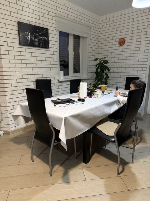 Стол со стульями