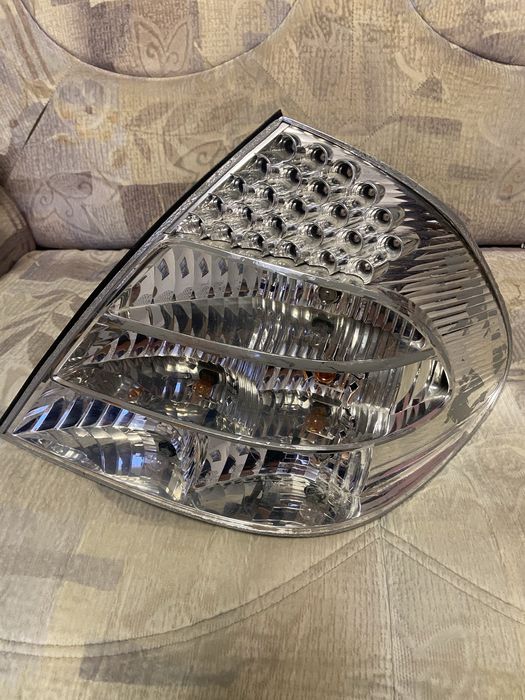 Продам задний правый фонарь на Mercedes Benz w211