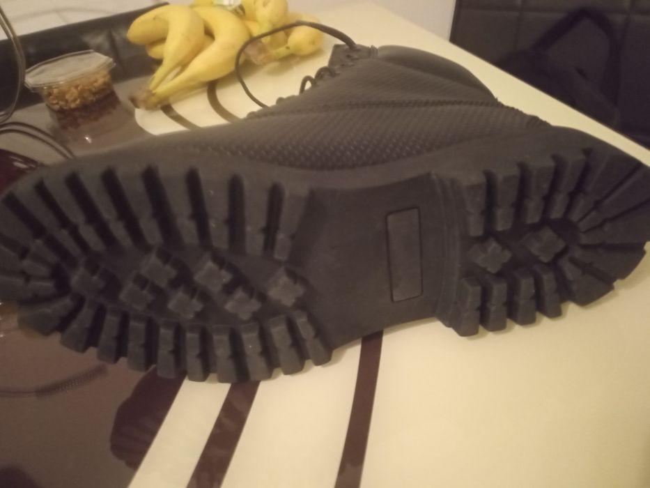 vând bocanci piele naturala