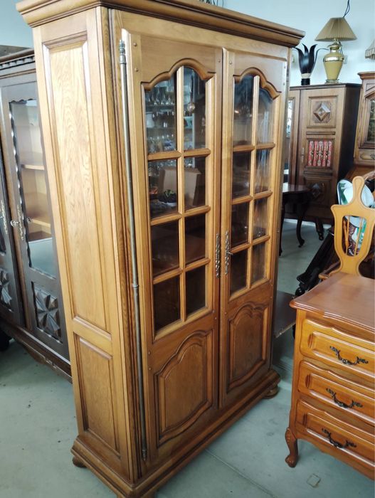 Холов шкаф / витрина