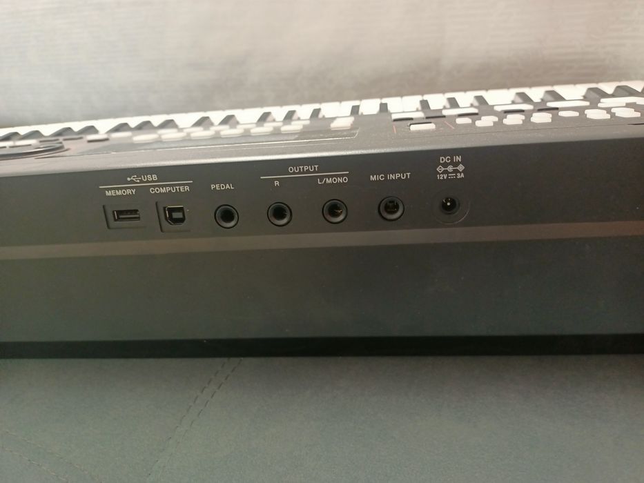 Продам синтезатор Roland
