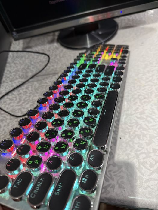 Kompyuter sotiladi настольный компьютер