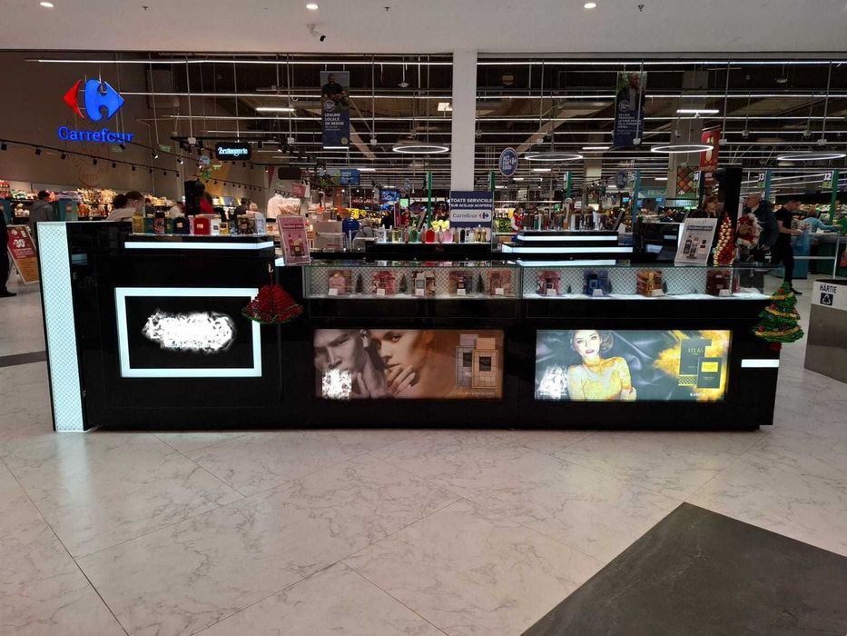 Vând 2 Insule Comerciale Premium (2.5x3.5m și 2.5x3m cu Ecran Vertical), ideal Parfumuri / Cosmetice