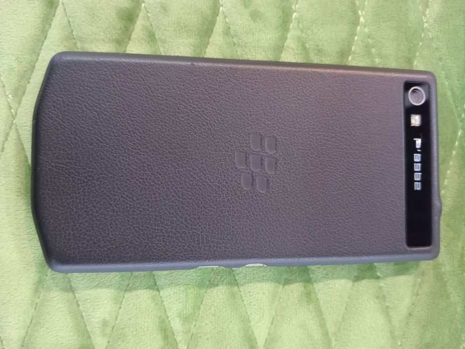 Blackberry Porsche Design P9982