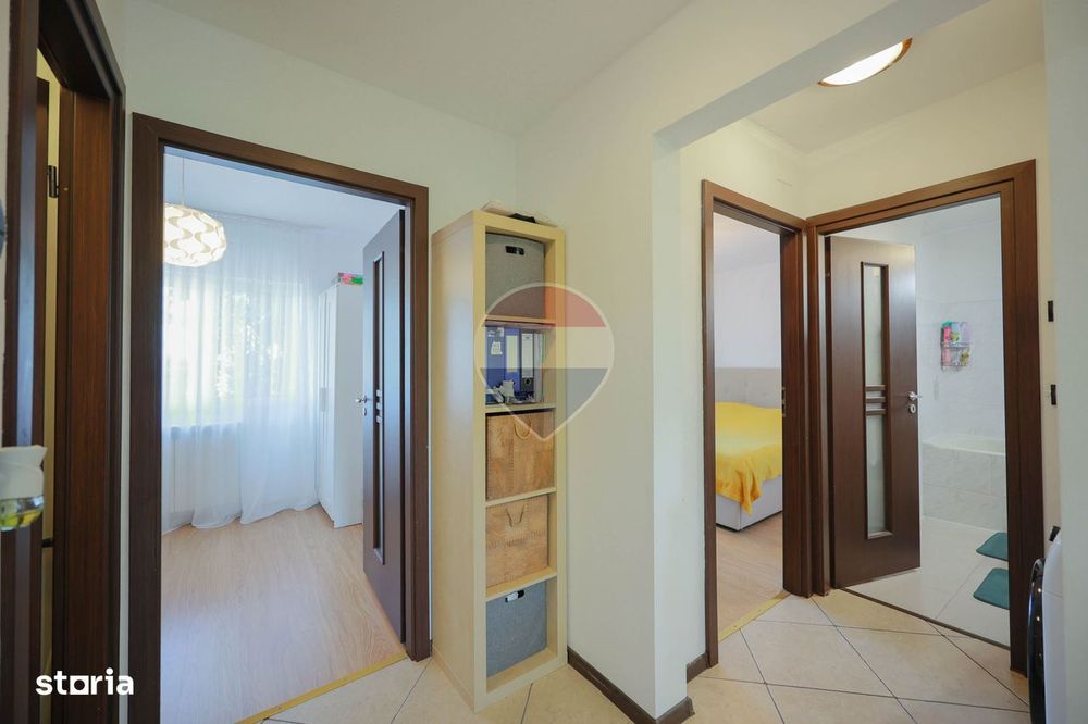 De vânzare apartament cu 4 camere și un loc de parcare, în Rogerius