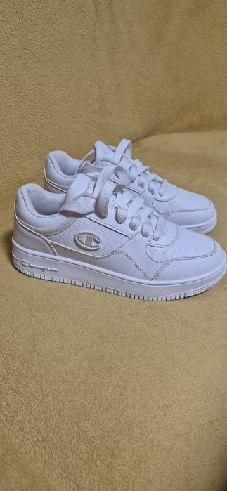 Adidasi albi  36