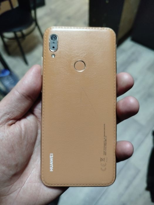 Телефон Huawei Y6 2019