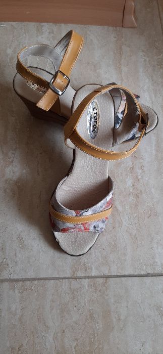 Дамски, жълти сандали на платформа - 36 номер