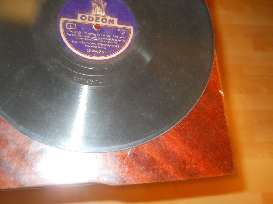 Placa gramofon Odeon-Foxtrot,in coperti originale cu o fisura!Colectie