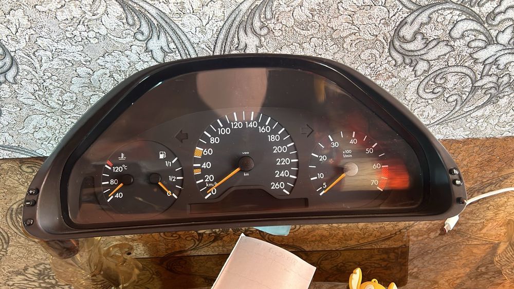 Щиток прибор на Мерседес w210