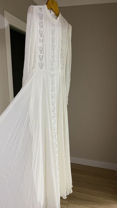 Белое казахское платье