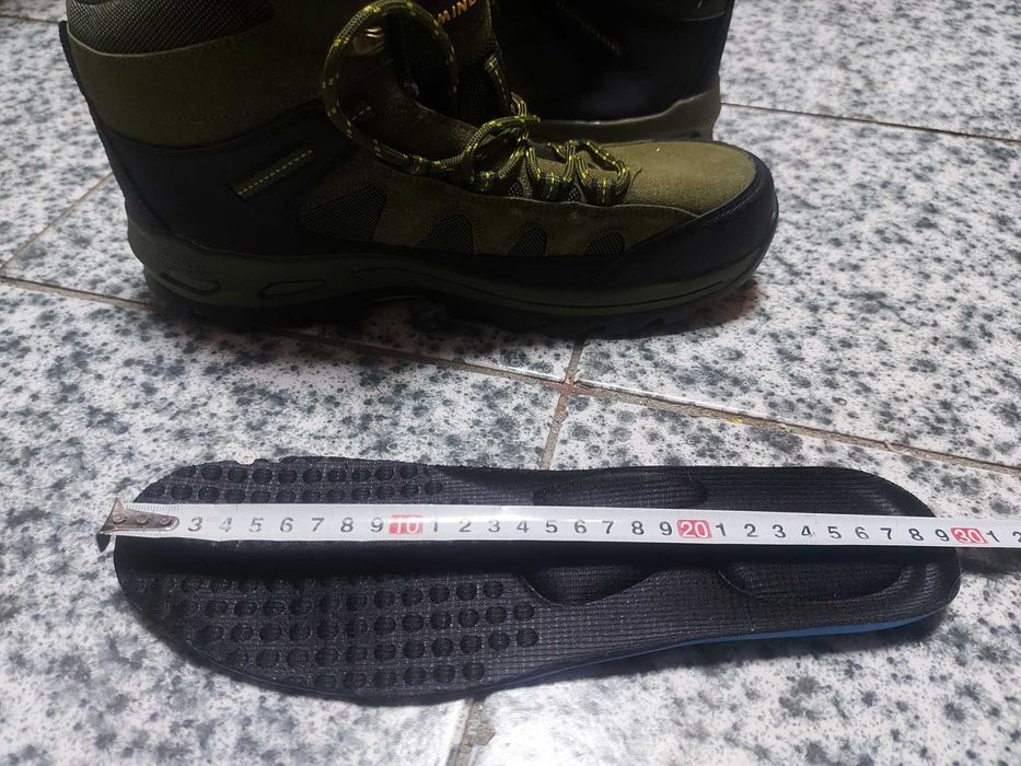 Високи туристически обувки №45