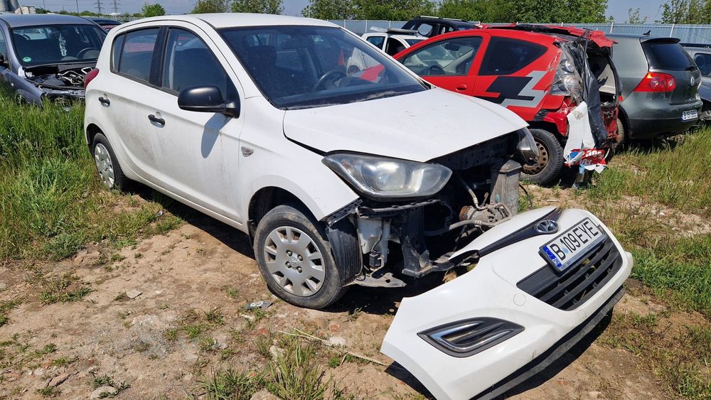 Hyundai i20 2013 bara capota faruri far usa portbagaj usi aripa stop stopuri hayon roti punte caseta toba oglinda Scaune bord volan airbag punte pompa