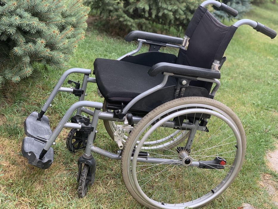 Продаю инвалидную коляску