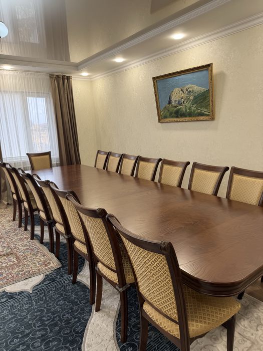 Стол и стулья в отличном состоянии