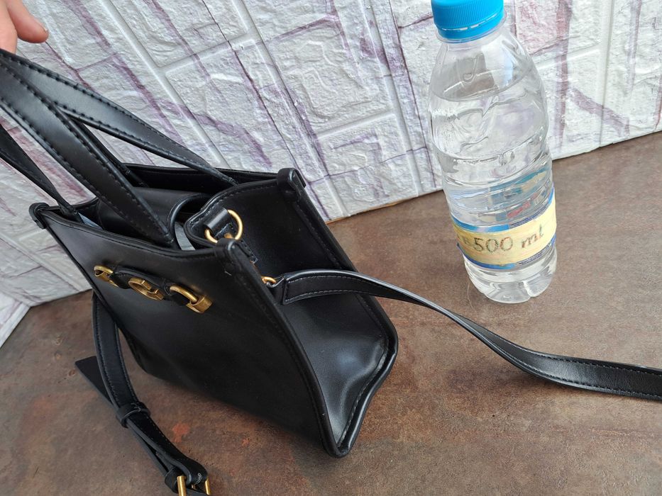 Дамска чанта,малка черна чантичка Guess