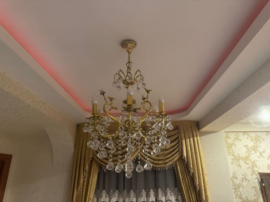 Lustre  diferite dimensiuni 10 bucăți + 6 aplicate pe perete